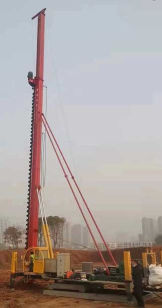 桩基打桩-长螺旋桩机引孔